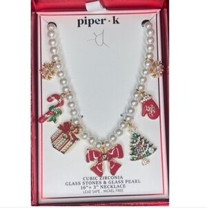 NWT PIPER K CHARM / PEARL NECKLACE 🎄💚❤️/ STUNNING NECKLACE